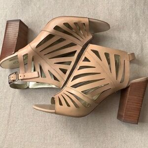 Carlos by Carlos Santana Dynamic cutout Natural Tan block heel Sandals sz 10
